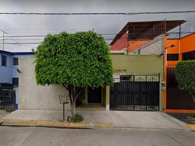 Doomos. Casa en Los Pastores NAUCALPAN DE JUAREZ EN REMATE SA