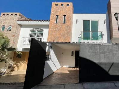 Doomos. CASA EN PRIVADA, CON 3 HABITACIONES EN EL CENTINELA, ZAPOPAN