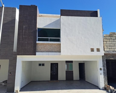 Doomos. Casa en Venta Bosques del Rey