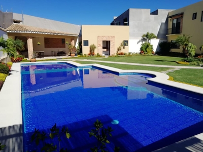 Doomos. Casa en Venta Con Alberca - Lomas de Jiutepec