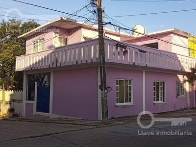 Doomos. Casa en Venta en calle Gaviotas, esquina Calandrias, Col. Santa Isabel 2da. Etapa, Coatzacoalcos, Ver.