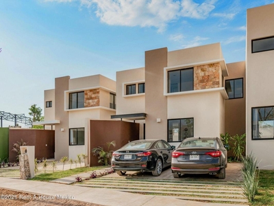 Doomos. Casa en venta en Conkal Privada Andes MA23-1669