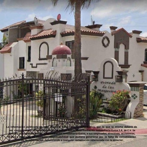 Doomos. Casa en Venta en Fracc. Agua Caliente, Tijuana, B.C. Con un 70 de descuento de su valor comercial.