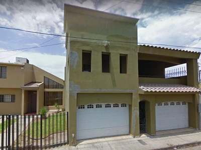 Doomos. Casa en Venta en Mexicali, Baja California. Col. Calafia, calle A. Martha Welch Loya.