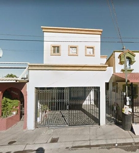 Doomos. Casa en Venta en Mexicali, Baja California. Col. Santa Lucia, calle Av. Valle de Juárez.
