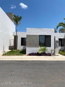 Doomos. Casa en venta Kanasin Las palmas Yucatán 232614 GY