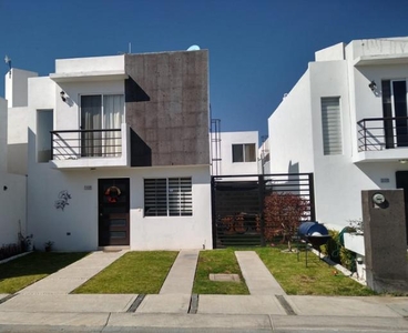 Doomos. Casa en Venta Remate - Fraccionamiento Bosque de San Juan - Queretaro