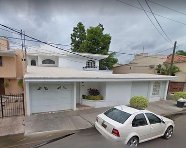 Doomos. Venta Casa 4 Recamaras 3 Baños de Remate en Fracc Las Quintas Culiacan Sinaloa