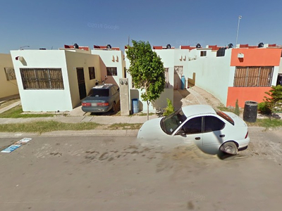 Casa En Remate Bancario En C. San Blas 1226, Villas De San Miguel, Nuevo Laredo, Tamps . -ngc4