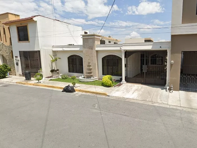 Casa En Venta En La Colonia Torremolinos, Monterrey, Nuevo León. Lr