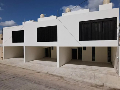 Venta De Casa En Montes De Ame, Mérida 3 Niveles Y 4 Habitaciones