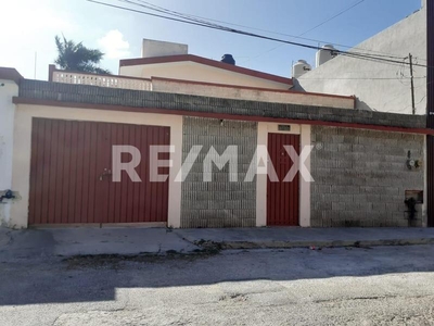 Casa en venta casi sobre avenida en Fracc del Arco Mérida Yucatán