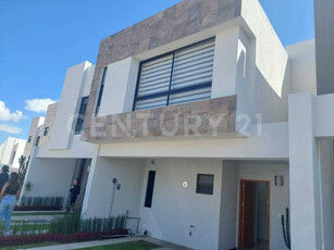 Casa En Venta, 147m2, 3recámaras Y Casa Club, Lomas De Angelópolis, Puebla