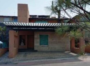 Doomos. CASA AMUEBLADA EN RENTA EN RESIDENCIAL BOSQUE MONARCA ALTOZANO, MORELIA