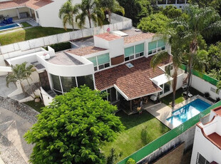 Hermosa Casa Con Alberca, Salón, Jardín, En Venta En Palmira Cuernavaca