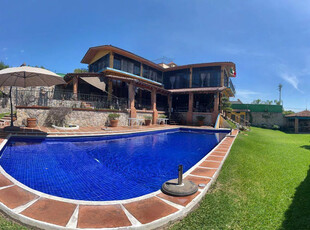 Hermosa Residencia Estilo Mexicano Con Vista Al Lago