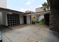 Casa en VENTA COLONIA BUGAMBILIAS CON AMPLIO JARDIN