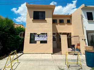 Casa En Venta Por Av. Pedro Infante / Cumbres