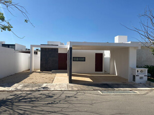 Venta De Casa Residencial En Privada En Cholul, Mérida