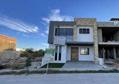 casa en la cima de zapopan coto g128