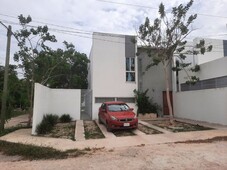 Casa en venta en Cholul con recamara en planta baja, Merida Yucatan