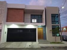 Casa en venta en Fracc. costa de Oro, Boca del Rio, con alberca, Ubicada en esquina
