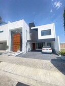 CASA EN VENTA EN LOMAS I CERCA DE PERIFERICO