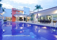 casa en venta puerta de hierro lujo alberca