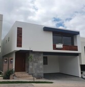 Casa Nueva en Venta en Monterra.