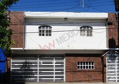 Compra Casa con Local Comercial Independiente, Comonfort Centro, Torreón, Coahuila