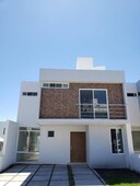 doomos. casa en venta, con roof garden, en san isidro juriquilla, queretaro.