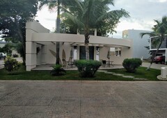 doomos. casa en villas aurora cancún