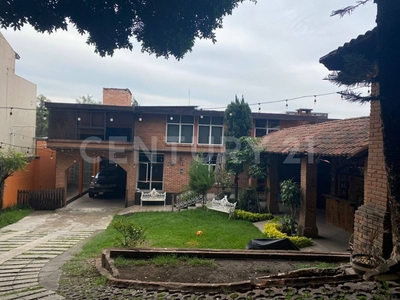 Ciudad Satélite / Naucalpan: Amplia Y Confortable Residencia Con Gran Jardín.