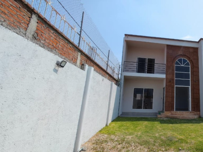 En Venta Casa En Col. Santa Rosa Con 4 Recamaras Y Jardin Escriturada