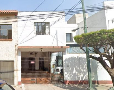 Remato Casa En La Del Valle, Calle Nicolas San Juan 325. Ljz