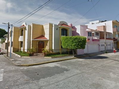 Vendo Hermosa Casa De Remete Bancario,en El Estado De Veracruz,municipio De Boca Del Rio,colonia Jardines De Mocambo,calle Saturno