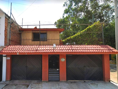 Amplia Y Cómoda Casa En Venta En El Rosario, Inmejorable Remate Bancario