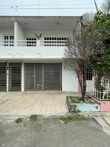 Bonita Casa En Venta En El Coyol, Veracruz, Ver. A Media Cuadra De Jb Lobos