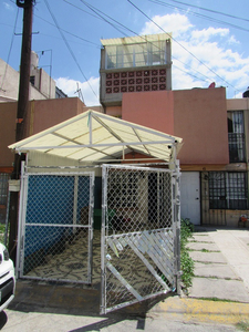 Casa Ampliada De 3 Niveles En Fracc. Los Héroes Coacalco, Coacalco De Berriozábal, Méx.