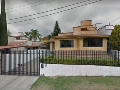 Casa Con Amplio Y Estupendo Patio A La Venta En Querétaro, Magnifico Remate Bancario