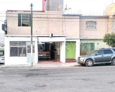 Casa Con Local Comercial En Venta, Villa Fontana, Tijuana, B.c.