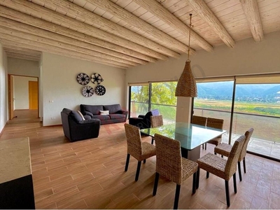 Casa en Renta con acceso al Lago y vista a las montañas, Valle de Bravo.