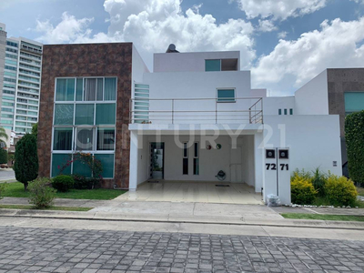 Casa En Renta-fraccionamiento Puerta Paraíso-zona Atlixcáyotl, Zona Angelópolis