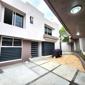 Casa Remodelada Y Con Jardín En Ciudad Brisa, Naucalpan.