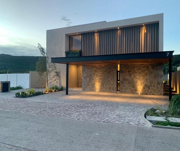 Casas en venta - 565m2 - 4 recámaras - Santiago de Querétaro - $16,090,000
