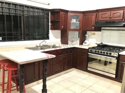 Disfruta de una hermosa casa en renta totalmente amueblada y equipada en Residencial Ibero, Torreón, Coahuila