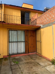 Doomos. Casa en renta en condominio - El Olimpo, Toluca, con salida hacia Tollocan