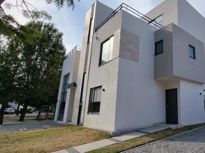 Doomos. CASA NUEVA EN VENTA MALAGA FRACC. VILLAS DEL CAMPO EN CALIMAYA A 15 MTOS. DE GALERIAS METEPEC