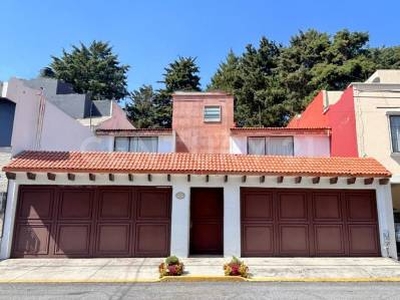 Casa en Condominio en Venta en San Carlos, Metepec, Estado de México