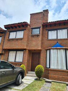 Casa En Condominio Remodelada, 3 Recamaras Con Cortinas. Lista Para Habitarse.